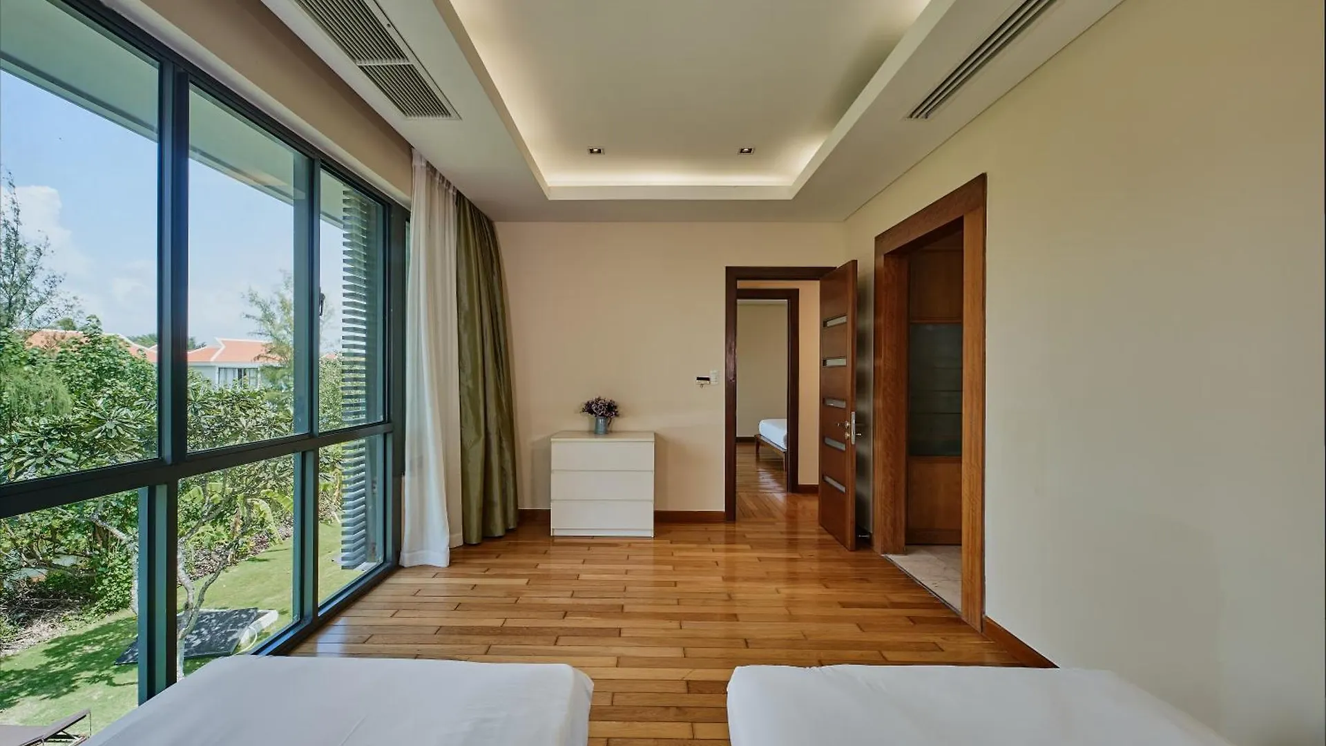 Dreamy Beach Villas And Resort Da Nang