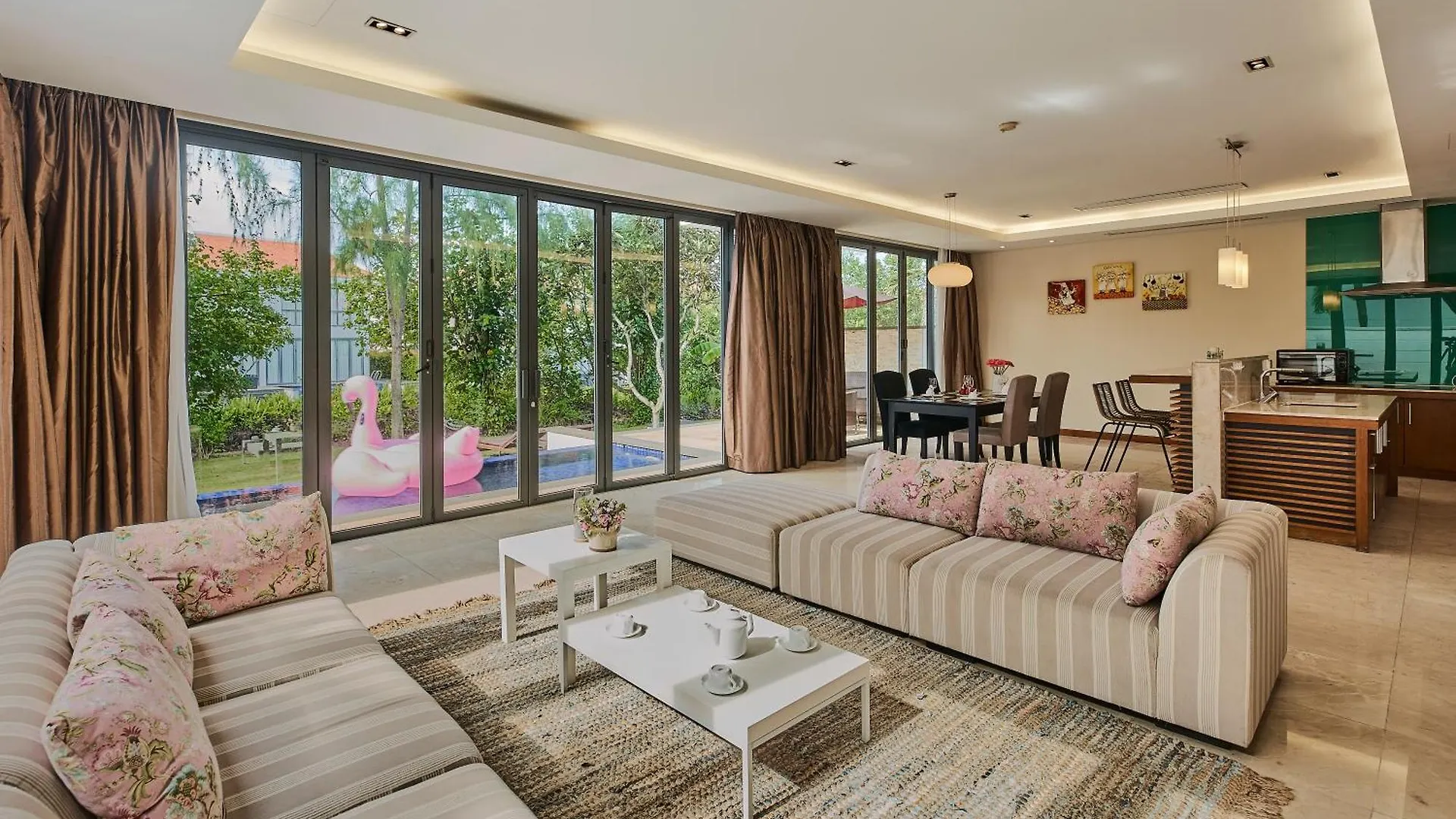 Dreamy Beach Villas And Resort Da Nang