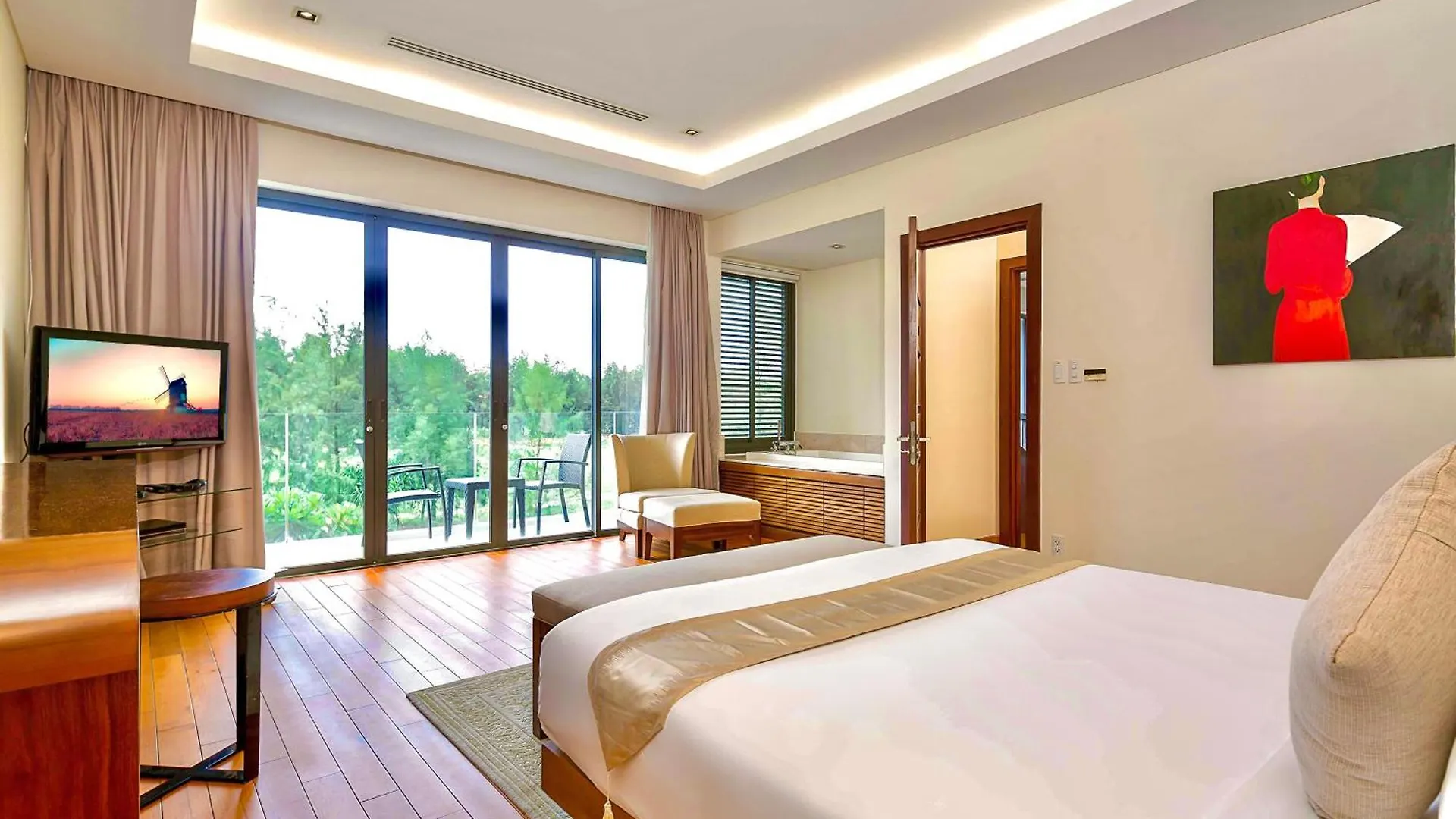 Dreamy Beach Villas And Resort Da Nang