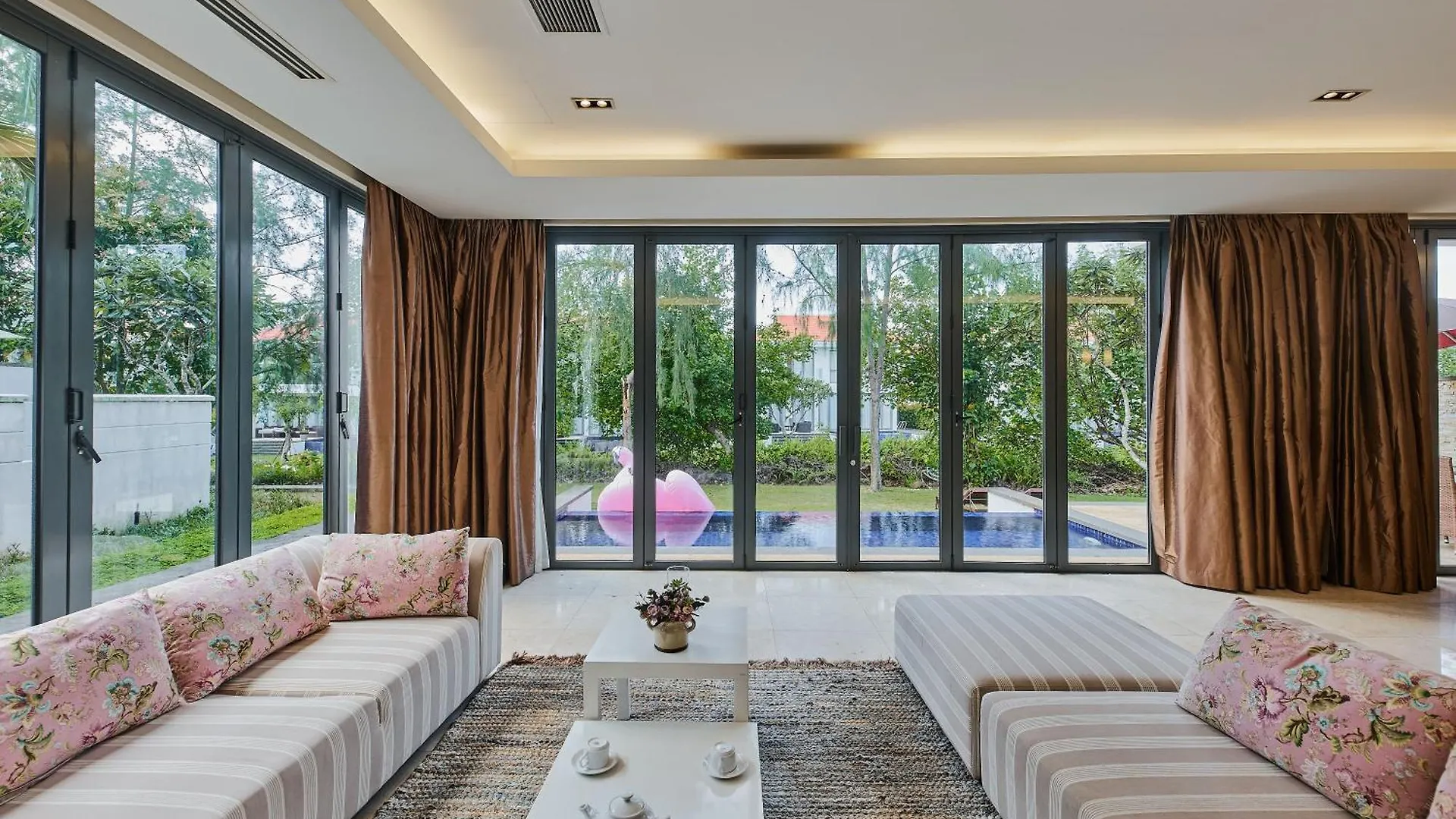 Dreamy Beach Villas And Resort Da Nang 5*,
