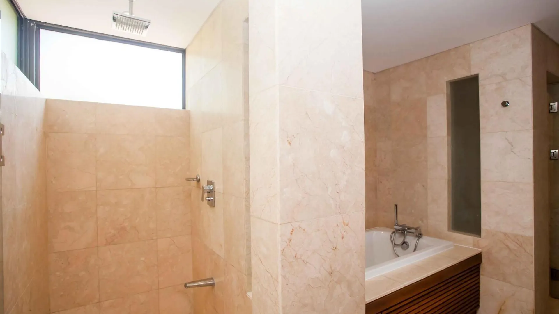 Dreamy Beach Villas And Resort Da Nang