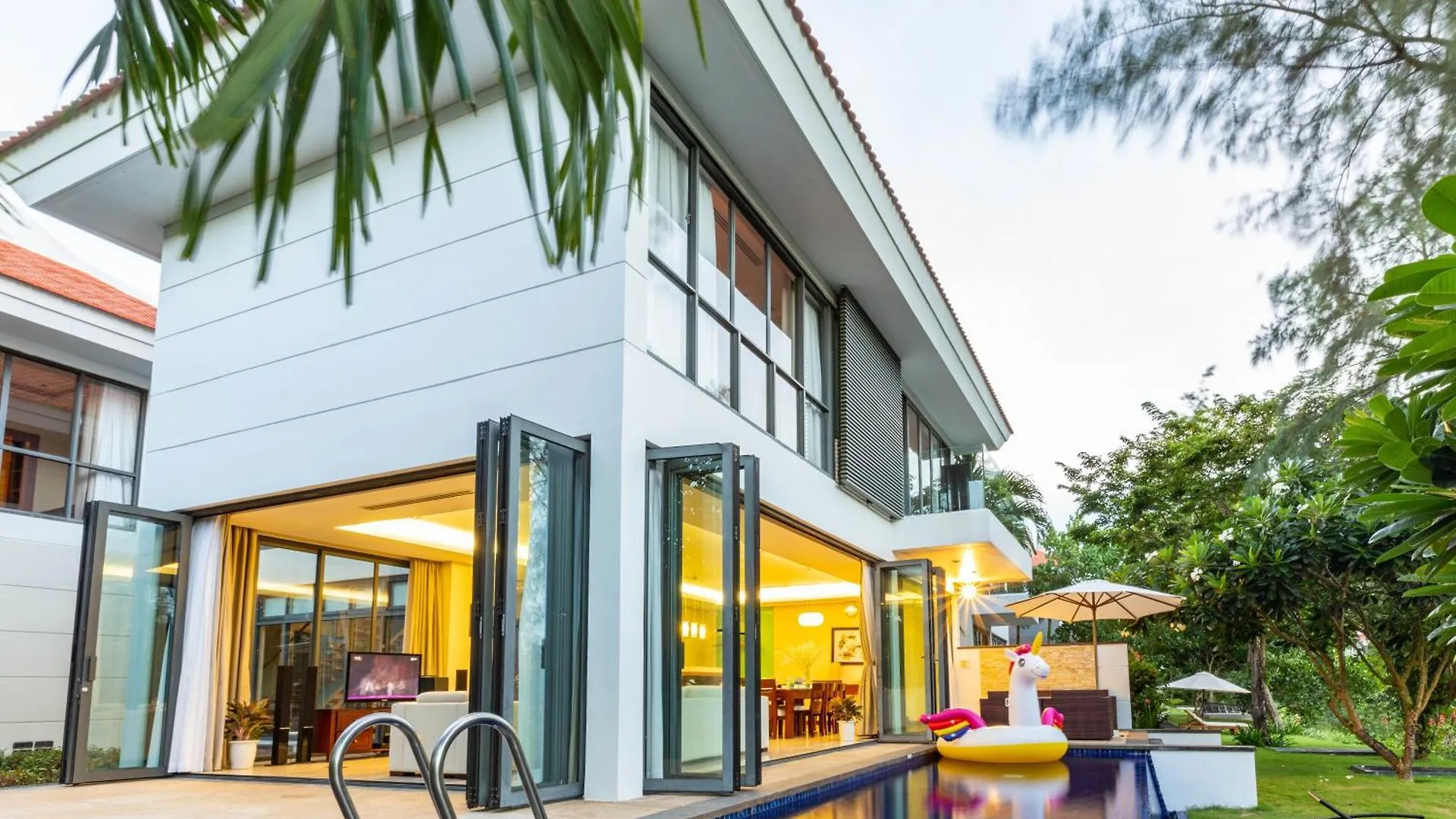Dreamy Beach Villas And Resort Da Nang Vietnam